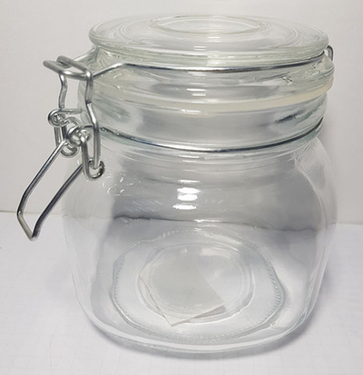 Банка стеклянная с крышкой,с защелкой 0.75л.