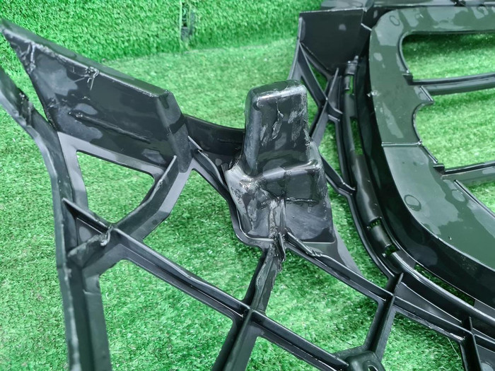 Кронштейн решетки радиатора Ford Transit 7 (14-19)