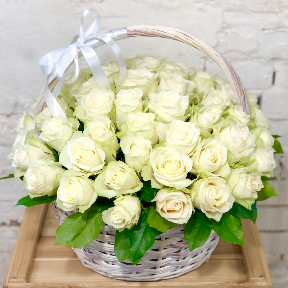 Корзина из 51 белой розы