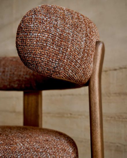 Granite Стул на 4 ножках из коричневого шенилла и массива ясеня в отделке орех Испания La Forma