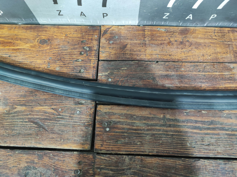 Уплотнитель капота Haval M6 2 21-нв Б/У Оригинал 8402070XKZ0YA