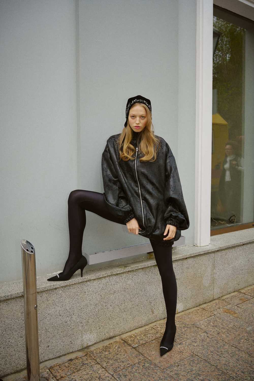 Бархатный чепчик с декором