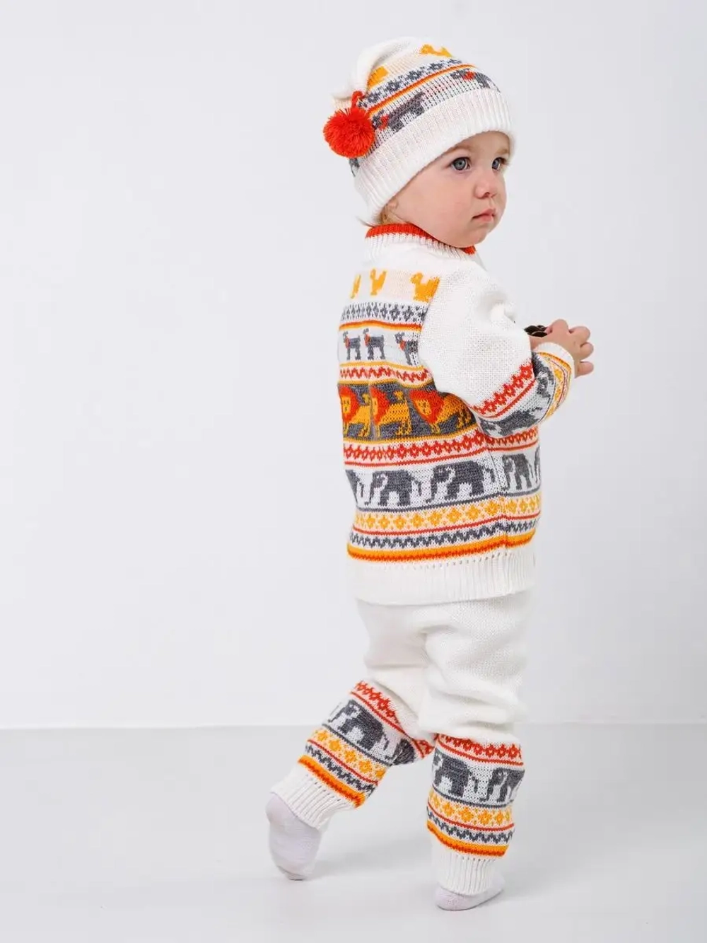 Костюм вязаный