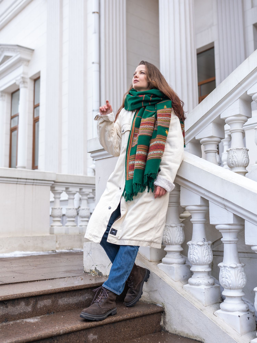 Шаль с  гуджаратской вышивкой