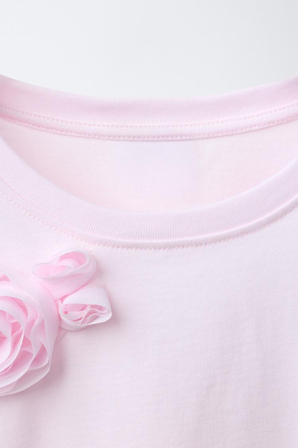 ZARA ФУТБОЛКА С ЦВЕТКОМ ИЗ ОРГАНЗЫ, РОЗОВЫЙ