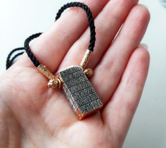 Кирпич Спиридона позолота и серебро с гайтаном