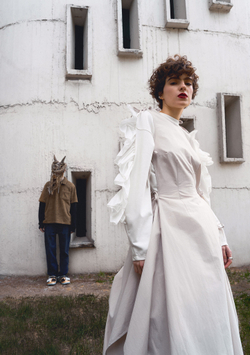 Платье на завязках серое