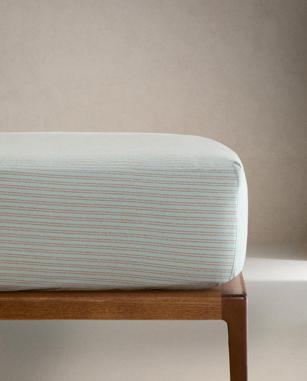 ZARA HOME ДЕТСКАЯ ПРОСТЫНЯ НА РЕЗИНКЕ В ПОЛОСКУ, СИНИЙ