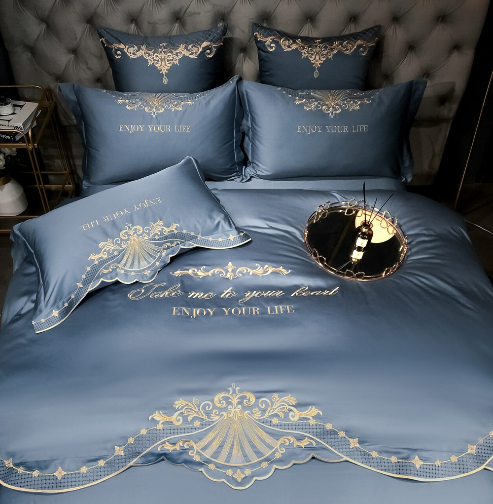 Постельное белье Сатин Гладкокрашеный Вышивка Делюкс на резинке DHCR005