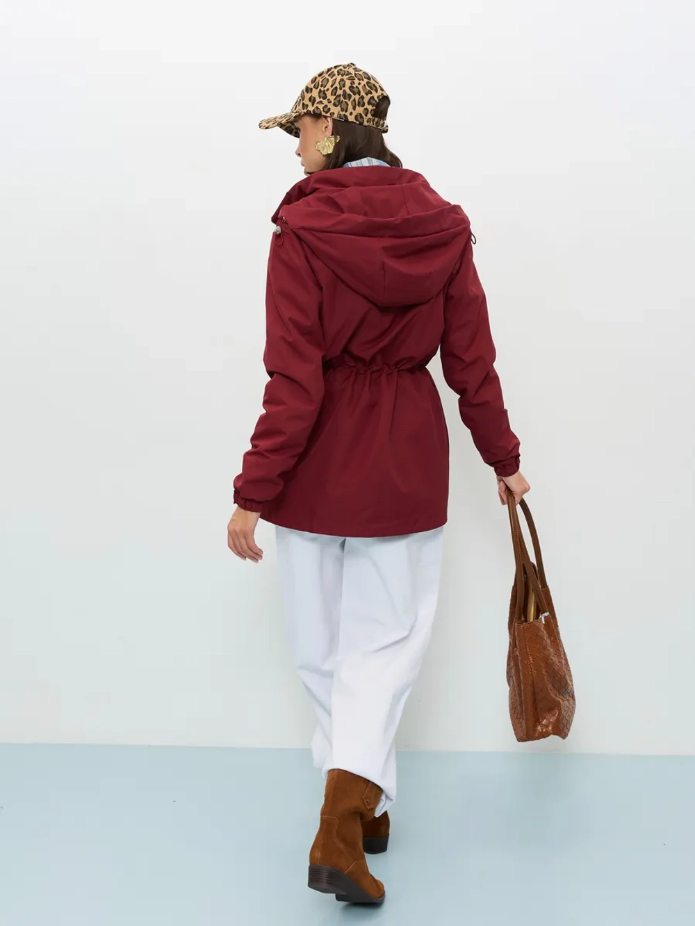 Ветровка с капюшоном удлиненная