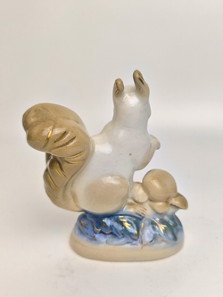Фарфоровая статуэтка "Белка" Гжель