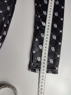 Платье H&M с монограммами по фигуре 40 размер