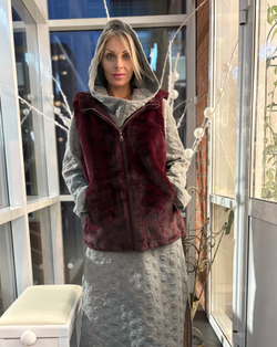 Жилет с капюшоном /бордо