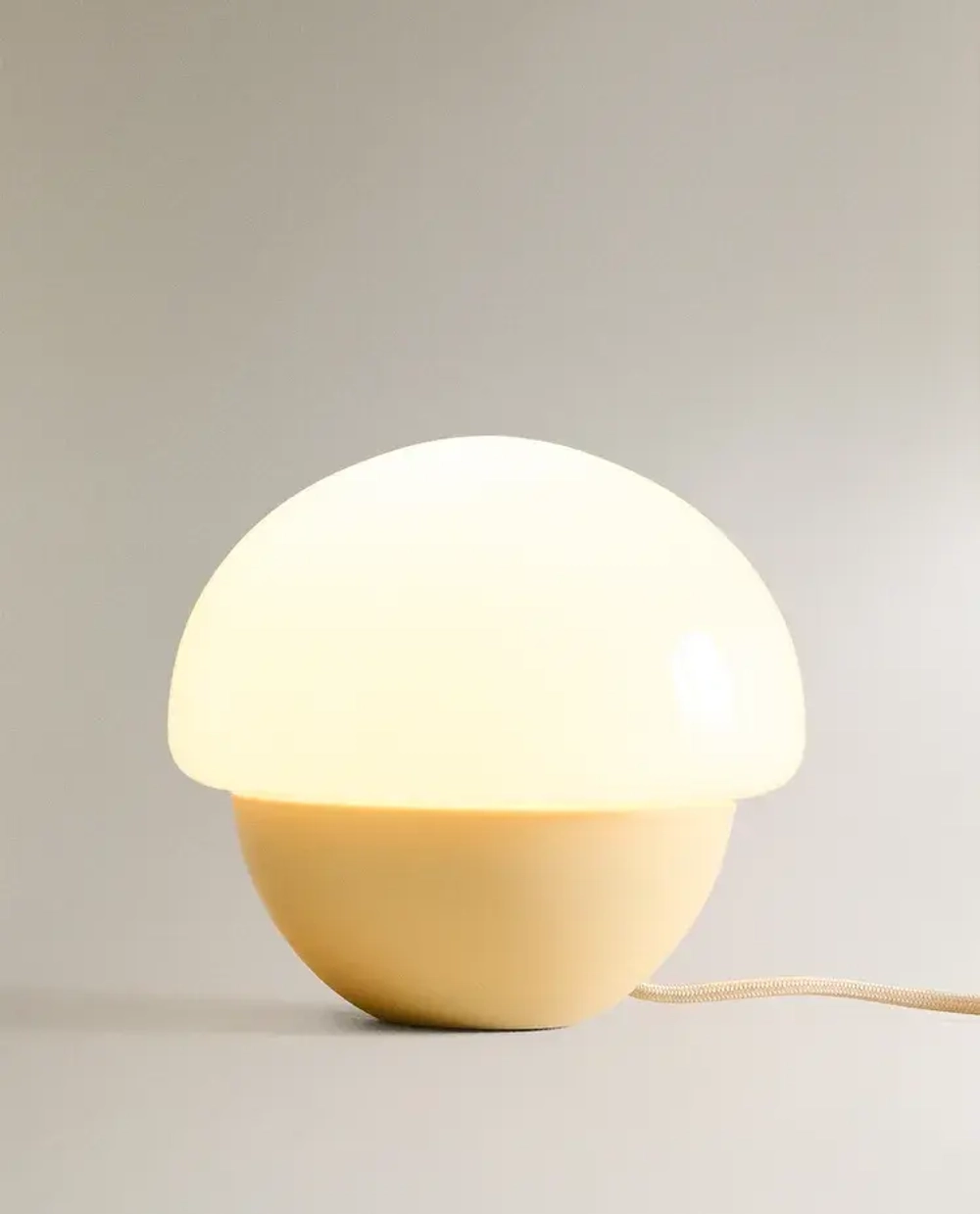 ZARA HOME ОВАЛЬНАЯ НАСТОЛЬНАЯ ЛАМПА, ЭКРЮ