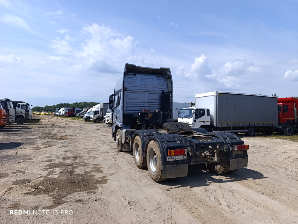 Shacman (Shaanxi) SX* 6x4 Седельный тягач SX42584V324 (Дизельный, 11,6 л, 423 л.с., МТ)