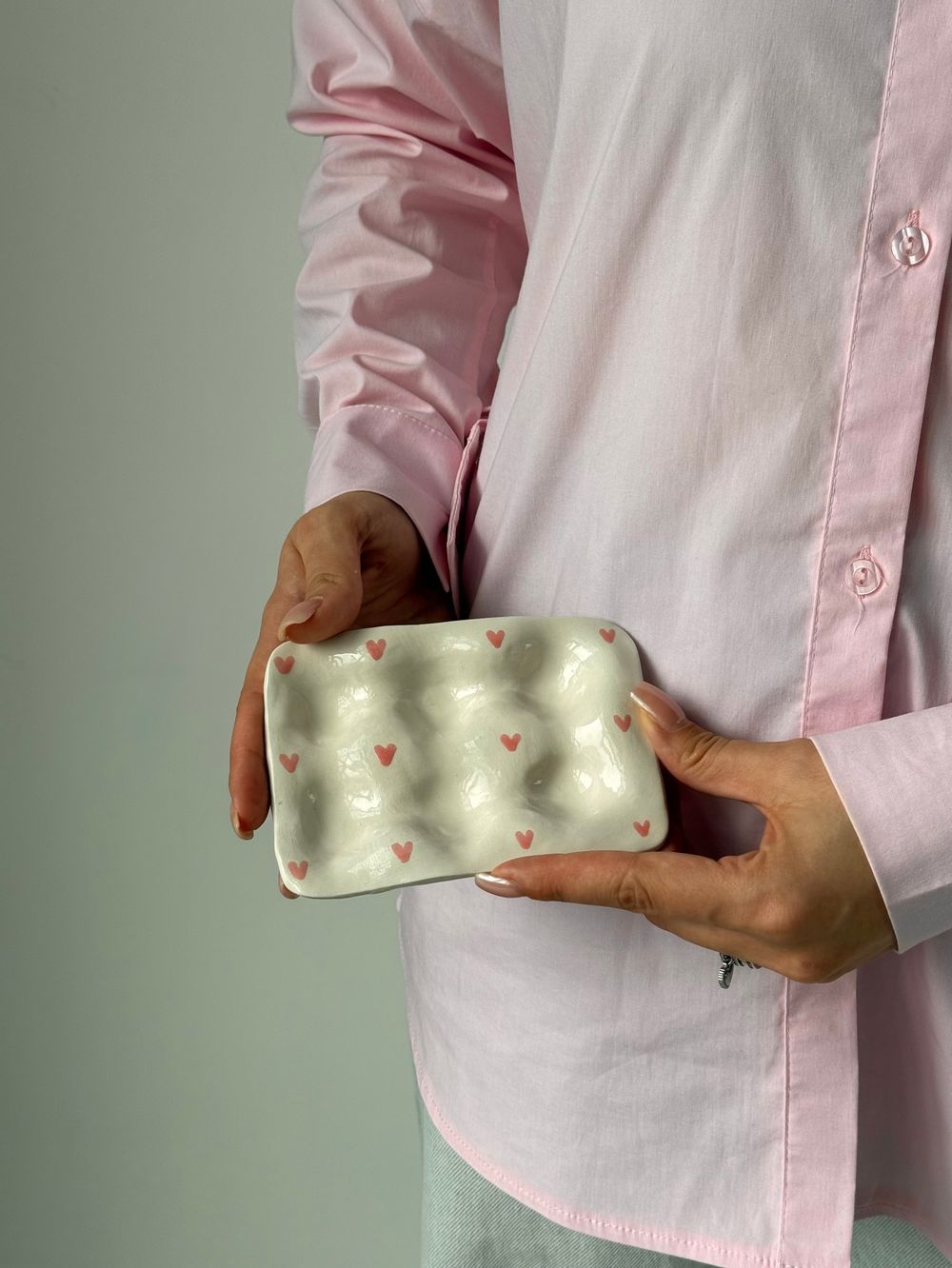 Подставка под яйца из гипса- ручная работа- узор сердечки