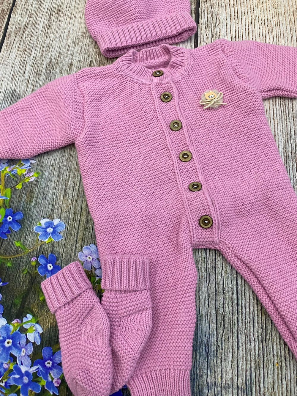 Вязаный комплект на выписку 3 предмета "Котенок-Л" (комбинезон, шапочка, пинетки) (Цвет: Розовый)