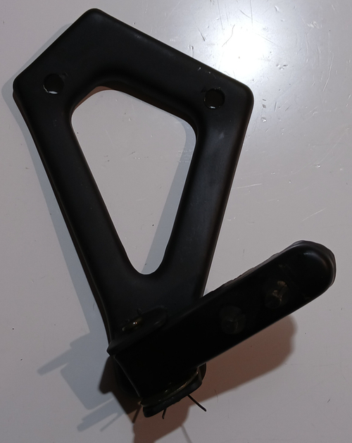 Подножка пассажира левая ADV 300 GARET