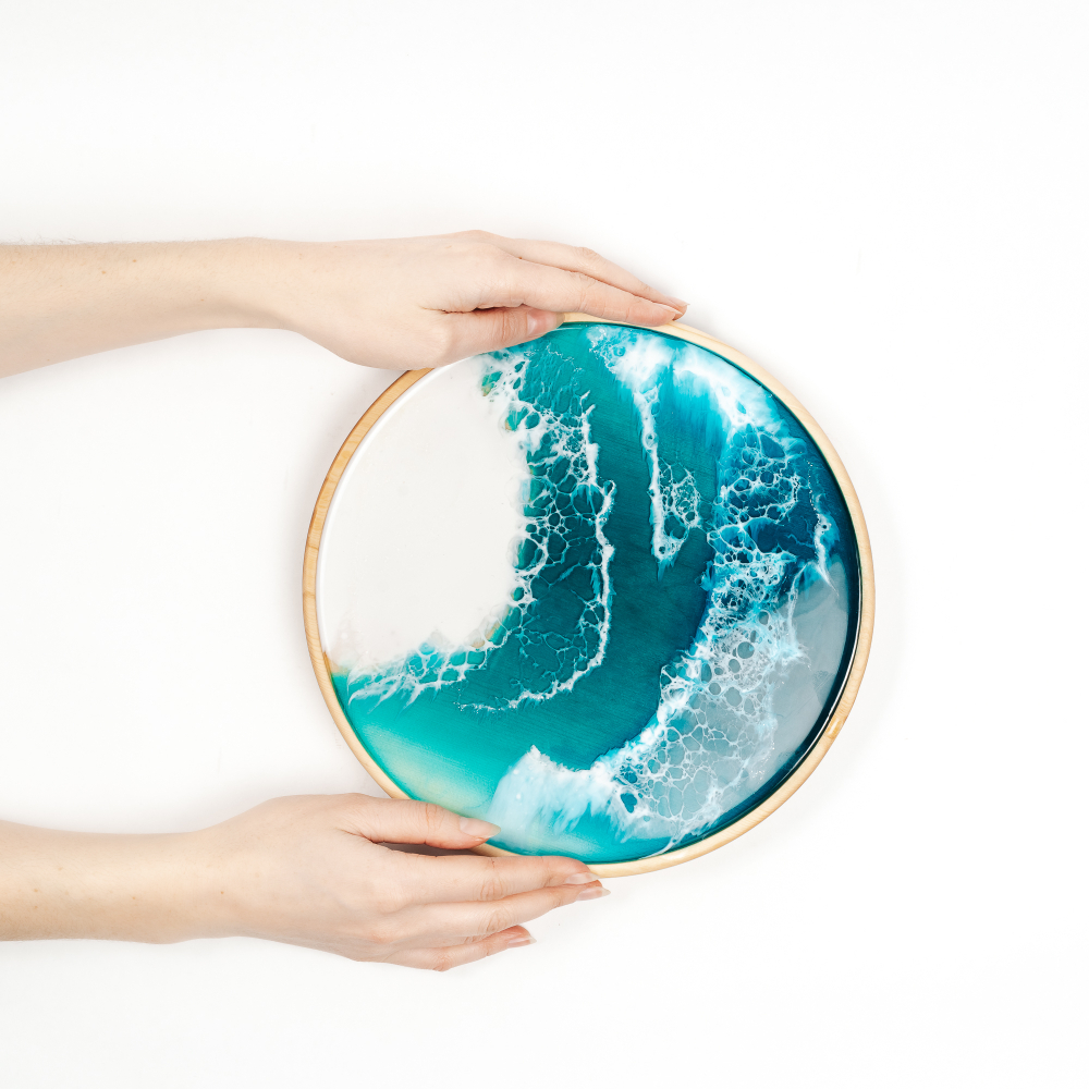 Деревянный круглый сервировочный поднос Art of Siberia для подачи с эпоксидной смолой. WS16