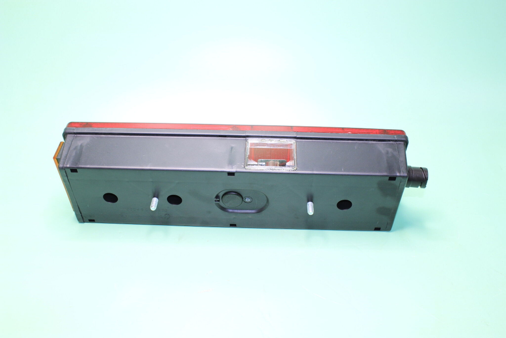 Фонарь задний КамАЗ,МАЗ б/л, байонетный разъём сбоку, левый /7472.3716-08/