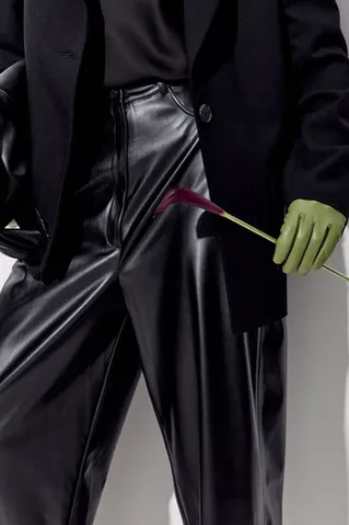 Брюки Baggy из экокожи черного цвета