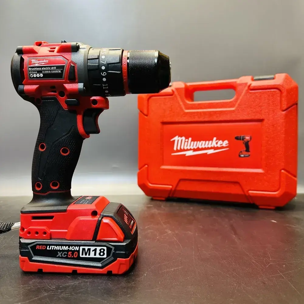 Шуруповерт аккумуляторный бесщеточный Milwaukee 18V 2АКБ в мини кейсе