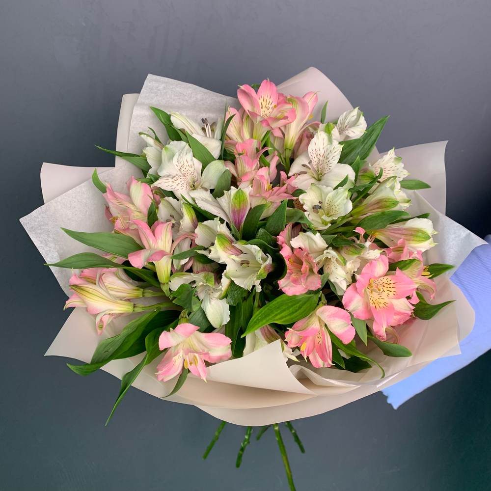 Букет 9 альстромерий микс