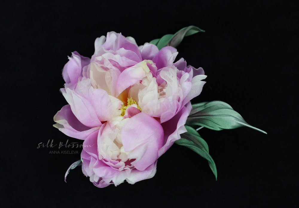 Брошь из шелка - Сиреневый пион