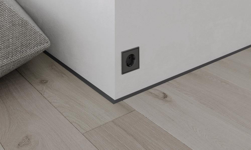 Микроплинтус для пола черный матовый, алюминиевый, 6×16×2500 мм