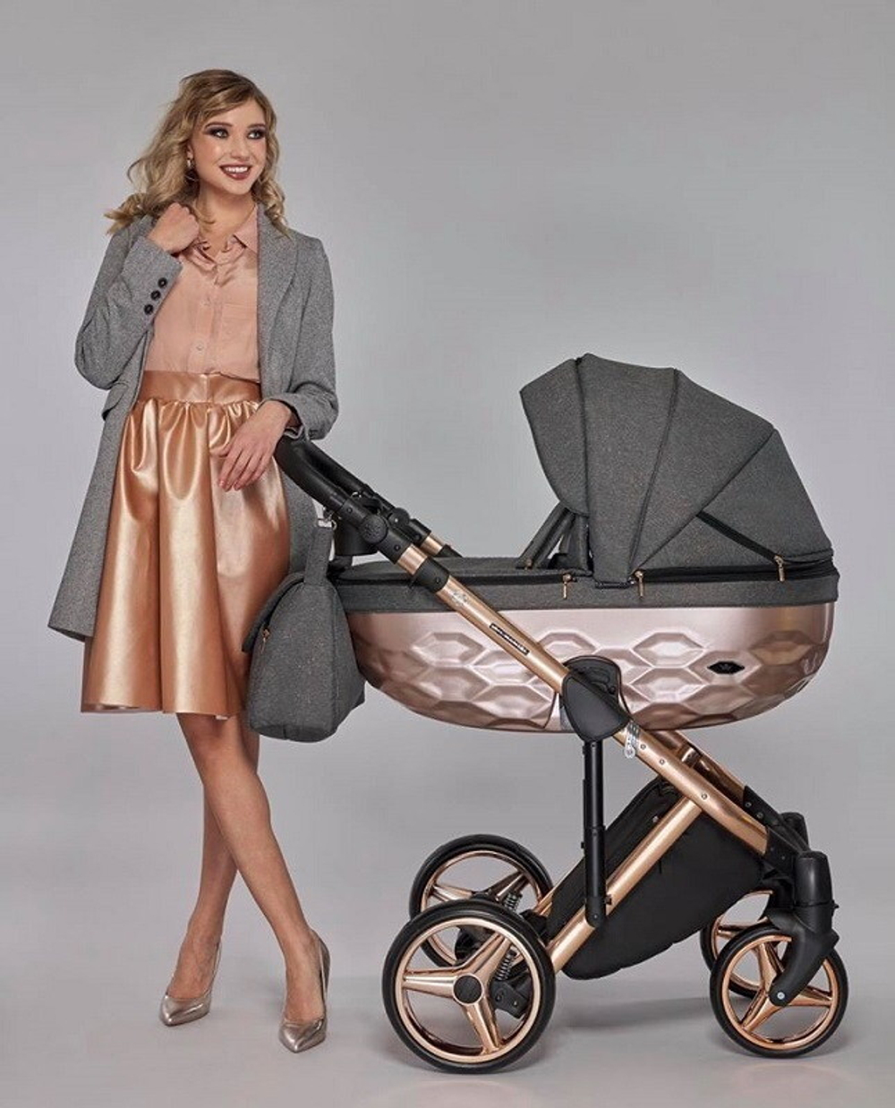 Детская коляска Adamex Chantal Star Collection 2 в 1 STAR005 ЧЕРНЫЙ+РОЗОВ.ЗОЛОТО РАМА