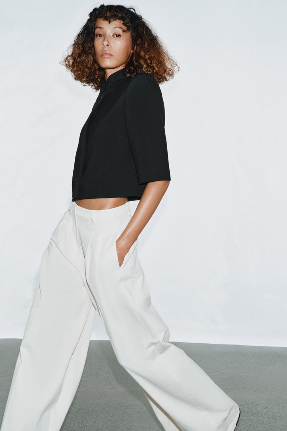 ZARA УКОРОЧЕННЫЙ БЛЕЙЗЕР С КОРОТКИМИ РУКАВАМИ — ZW COLLECTION, ЧЕРНЫЙ