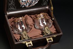 Бокалы для коньяка "Лев VIP" эконом 2 шт. в подарочном футляре с художественным оформлением