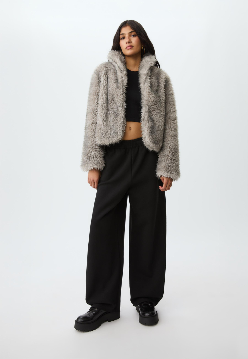 STRADIVARIUS Шуба из искусственного меха, серый