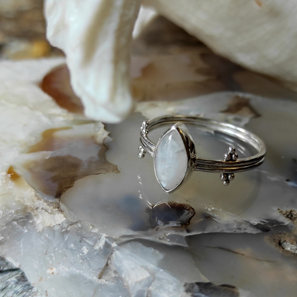 Кольцо ТРЕТИЙ ГЛАЗ, лунный камень/серебро