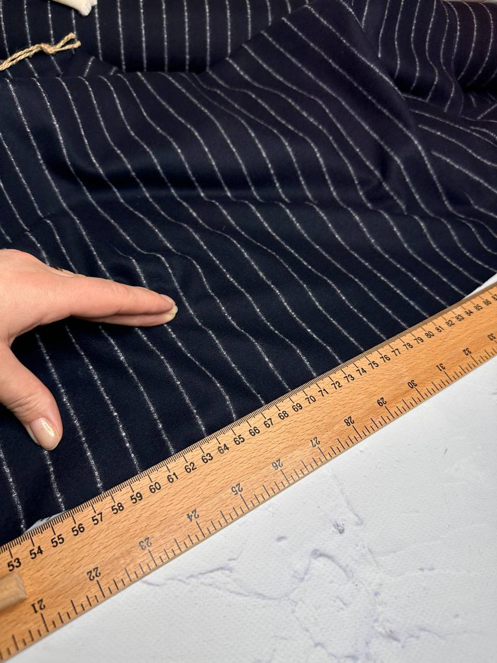 Плательно-костюмная смесовая фланель (Marzotto, 37%шерсть/25%пэ/25%вискоза/12%полиамид/1%эластан, Темно-синий фон/вертикальная белая полоска, 142, 232 гр/м2)