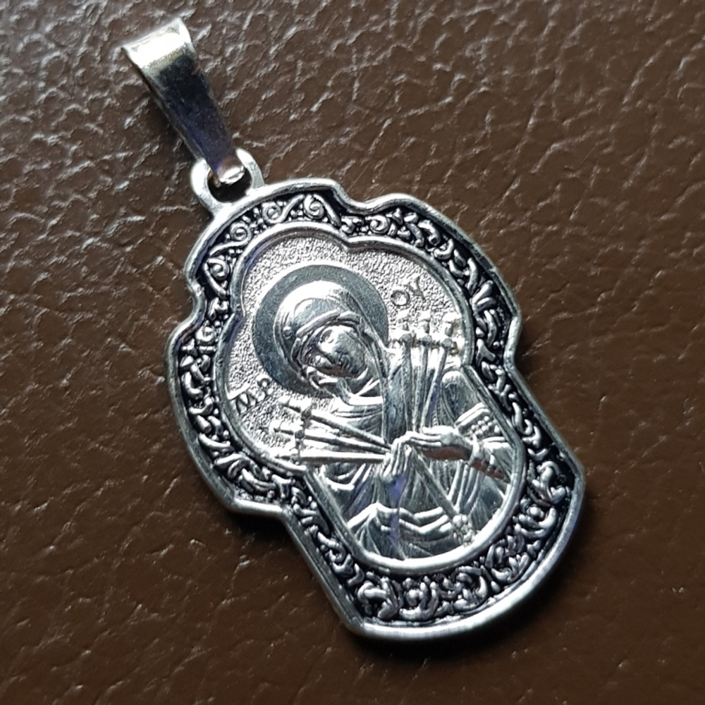 Нательная икона Божия Матерь Семистрельная с серебрением Крестообразная