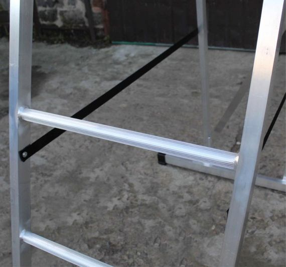 Лестница-платформа фиксированной высоты алюминиевая MEGAL ЛПФВА Н=2.0-4 с траверсой