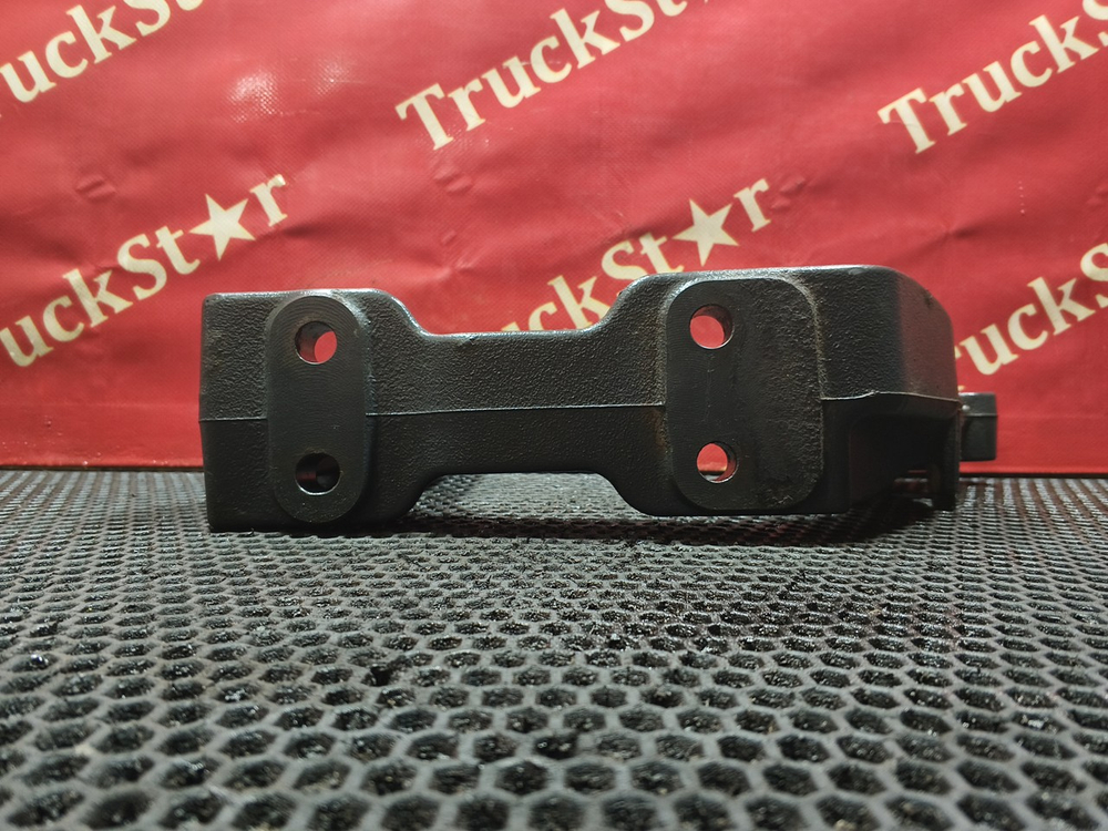 Кронштейн брызговика левого 2019г.