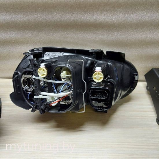 Передние фары VW Golf 4 angel eyes black