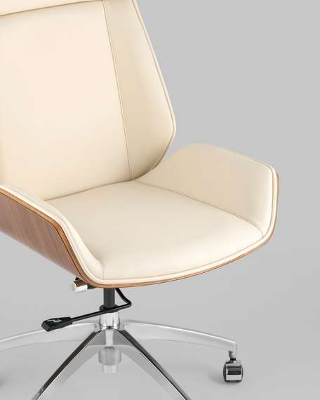 Кресло руководителя Crown бежевое