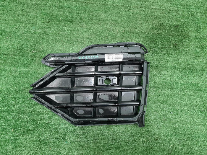 Решетка переднего бампера VW Touareg 3 (18-23)