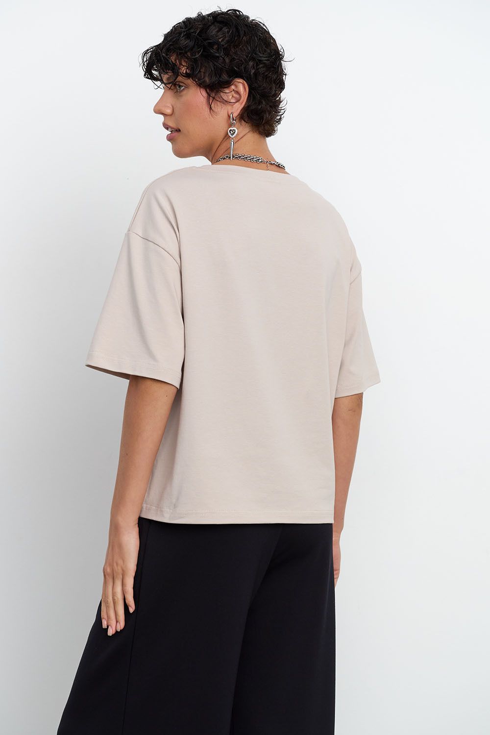 Футболка свободная серо-бежевого цвета