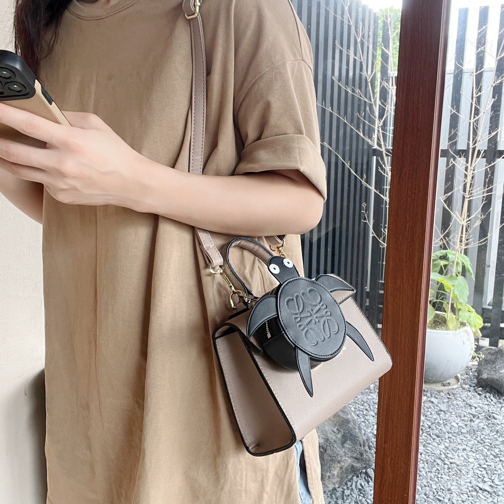 Loewe Turtle Cookie Pouch