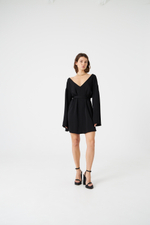 Платье с глубоким вырезом