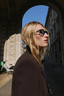 ZARA ДВУБОРТНЫЙ БЛЕЙЗЕР С ПОДПЛЕЧНИКАМИ, КОРИЧНЕВЫЙ