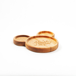 Деревянная менажница из кедра для подачи блюд и закусок с гравировкой "Never say never"