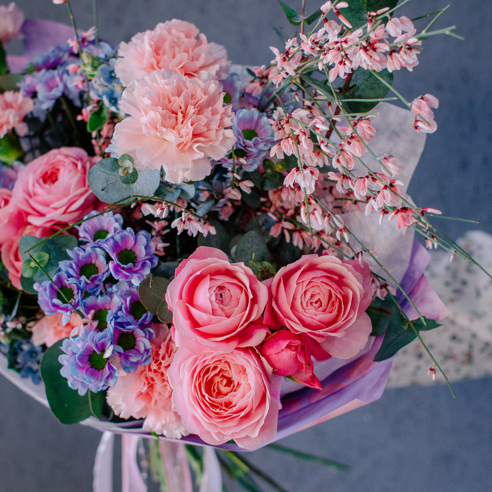 147. Нежный букет с розовыми пионовидными розами