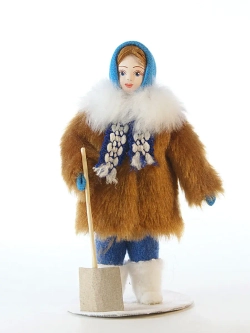 Кукла фарфоровая Девочка с лопаткой