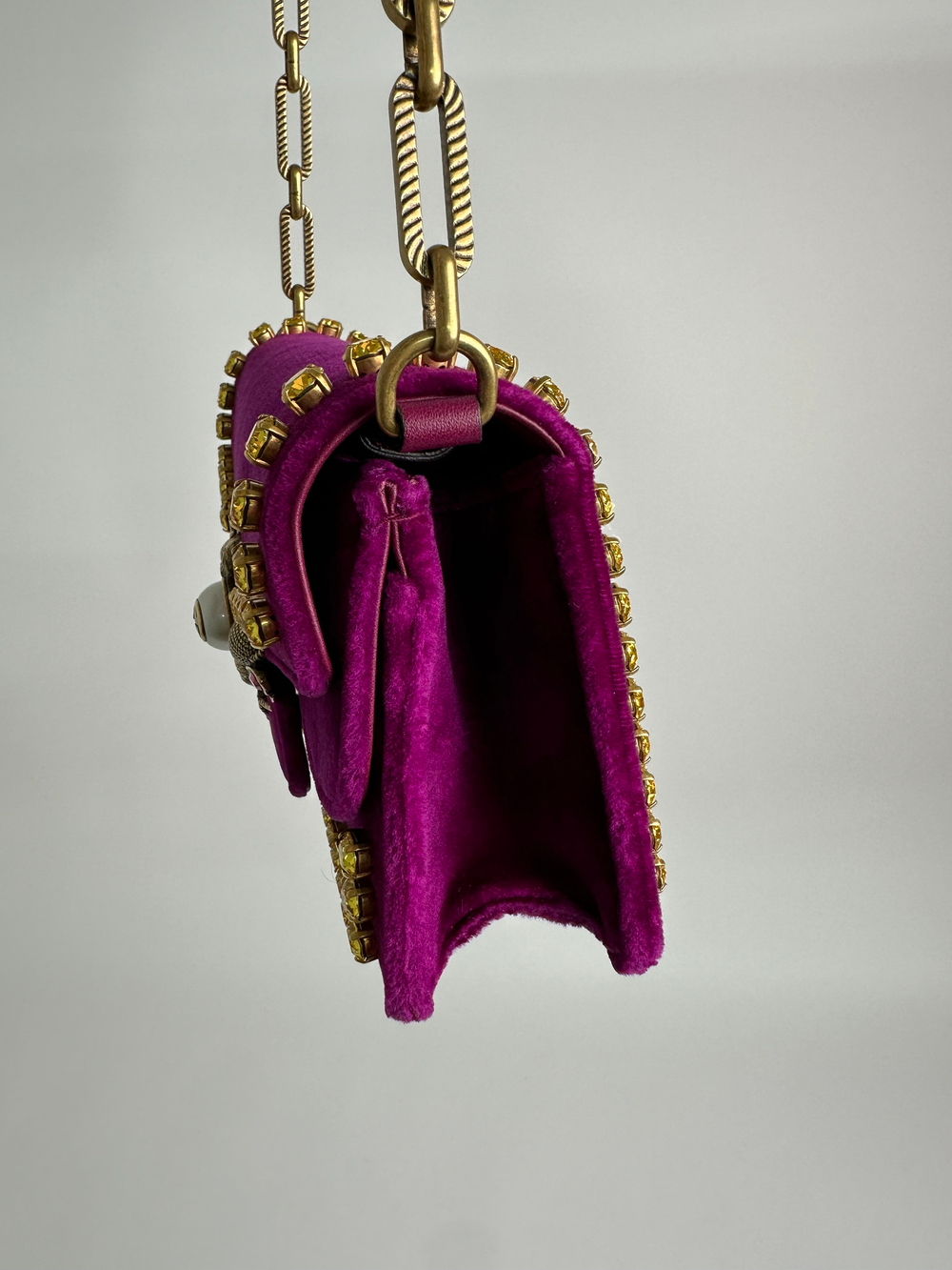 Сумка Gucci Broadway Bee Velvet Shoulder Bag