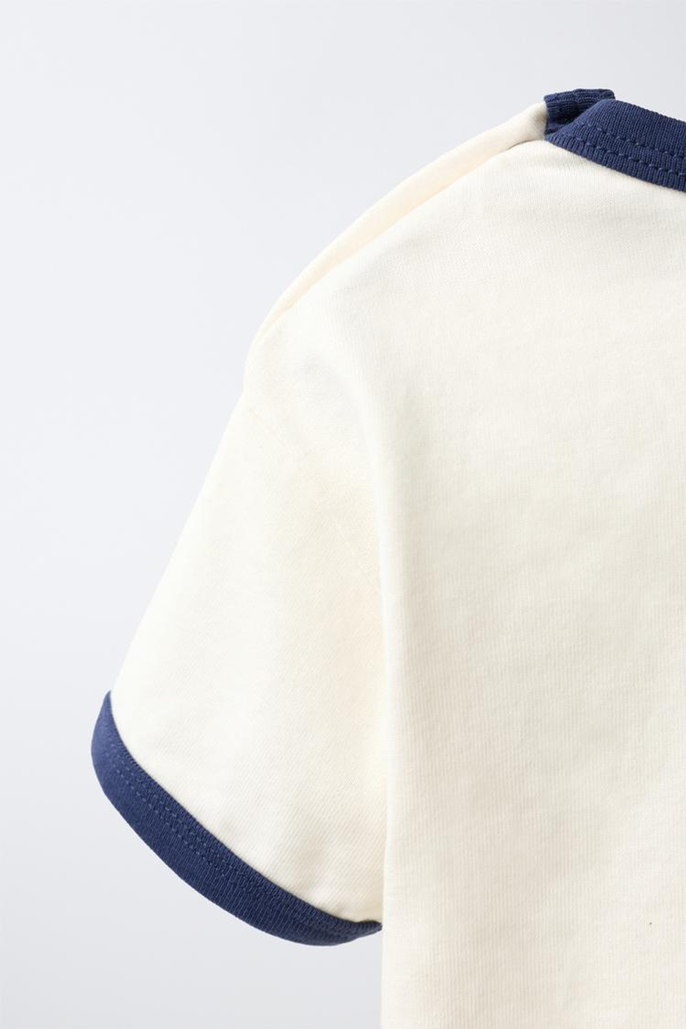ZARA ФУТБОЛКА С КОНТРАСТНОЙ ОТДЕЛКОЙ, ЭКРЮ